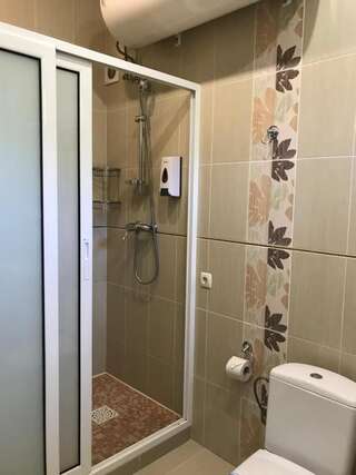 Отель Гостиница Арагви Черкассы Люкс с балконом-4